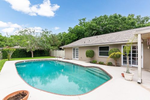 1610 King Arthur Cir, Maitland FL  32751-5818 exterior