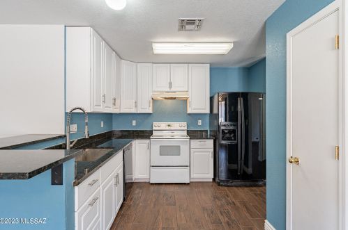 7043 Typhoon Flyer Way, Tucson AZ  85730-4985 exterior