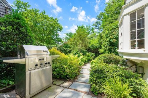 4310 42, Washington DC 20016-4613 exterior