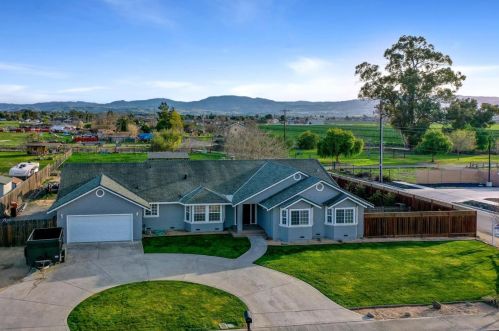 501 Lemos Ct, Hollister, CA 95023-9371
