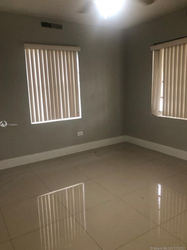 1481 9th Ct, Hialeah FL  33010-3331 exterior