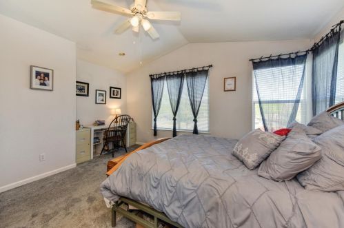 8229 Oakbriar Cir, Elk Grove CA  95758-7900 exterior