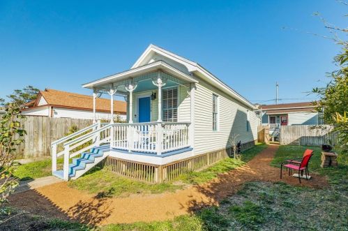 1008 Sealy St, Galveston, TX 77550-6224