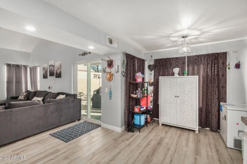 4011 Camino Vivaz, Glendale AZ  85310-5516 exterior