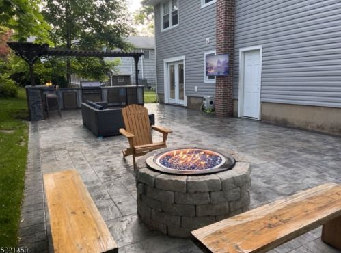 275 Grant St, Berkeley Heights NJ  07922-1142 exterior