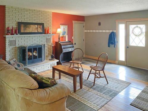 1803 Viking Ave, Holmen, WI 54636-9673