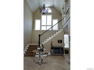 8 Hobby Ln, Bedford, NY 10506-2215