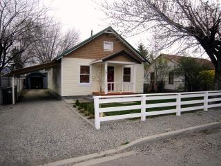 827 Malaga Ave, Wenatchee, WA 98801-3404