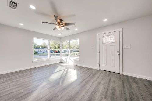 10321 Desdemona Dr, Dallas, TX 75228-3206