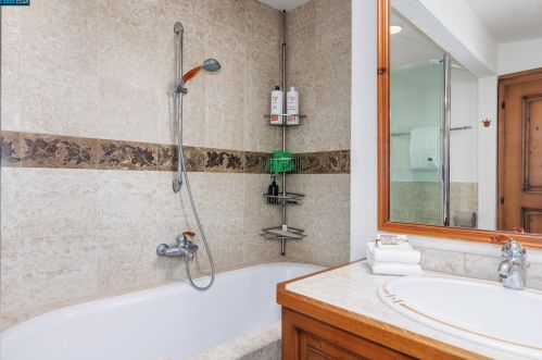 40 Las Palomas, Orinda CA  94563-1916 exterior