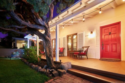 4585 3rd St, La Mesa, CA 91941-5572