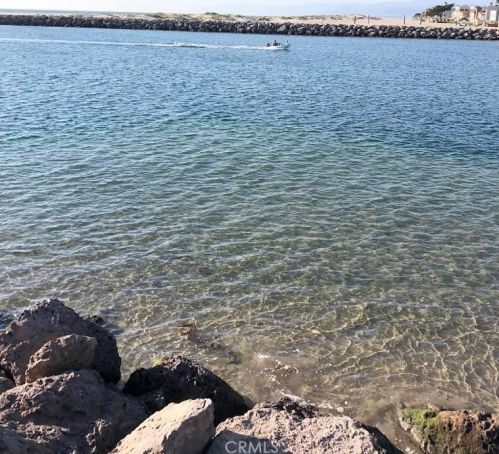 320 Rossmore Dr, Oxnard CA  93035-4465 exterior