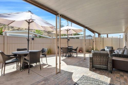 70 Santa Monica St, Palm Springs CA  92264-5257 exterior