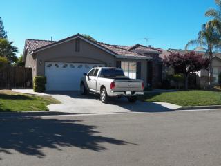 2468 Manila Ave, Fresno, CA 93727-6444