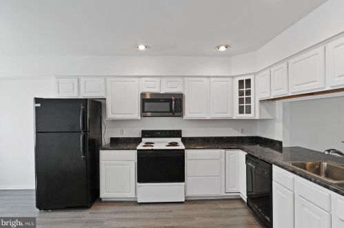 71 Chatham Ct, Dover, DE 19901-3933