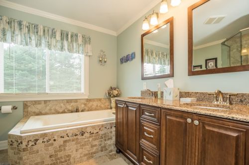 12 Country Meadow Rd, Hackettstown NJ  07840-5205 exterior