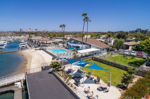 15 Saratoga, Newport Beach CA  92660-6152 exterior