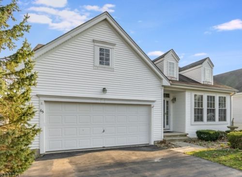 65 Kensington Cir, Belvidere NJ  07823-1715 exterior