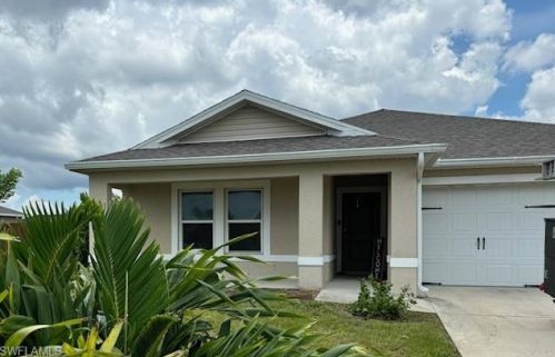 609 27th Ter, Cape Coral FL  33904-2834 exterior