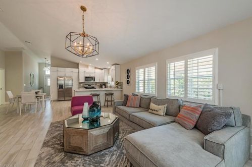 568 95th Ave, Naples FL  34108-2453 exterior