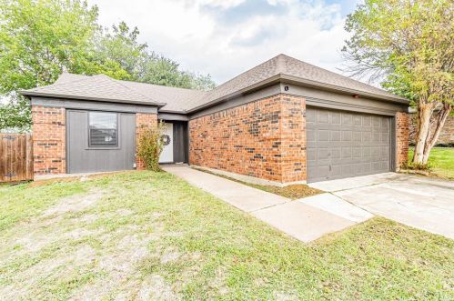 4637 Feathercrest Dr, Fort Worth TX  76137-1543 exterior