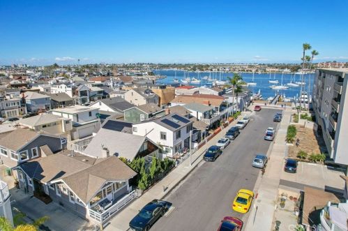 307 Fernando St, Newport Beach CA  92661-1236 exterior