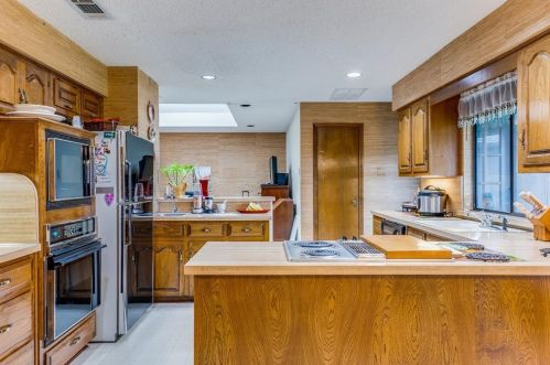 702 Mount Vernon Dr, Richardson TX  75081-5336 exterior