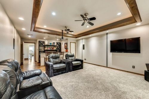 9427 Vis Cir, Irving TX  75063-5064 exterior