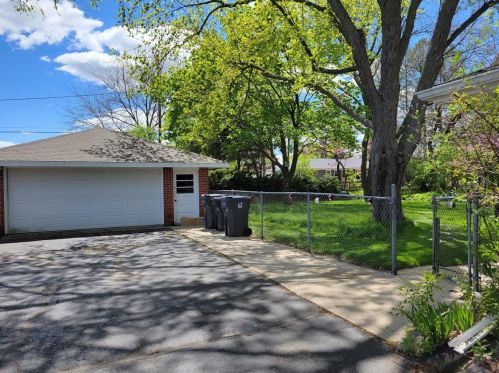 1013 Sunnyslope Dr, Chenequa WI  53029-1512 exterior