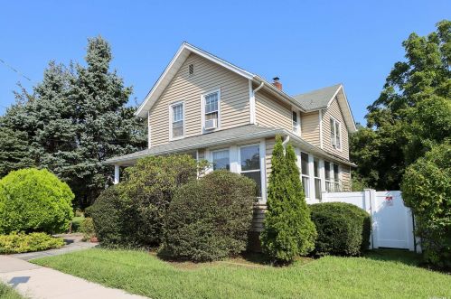 205 Winthrop Ave, Westbury, NY 11590-3050