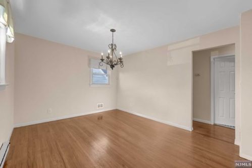 525 Oritani Pl, Teaneck NJ  07666-1637 exterior