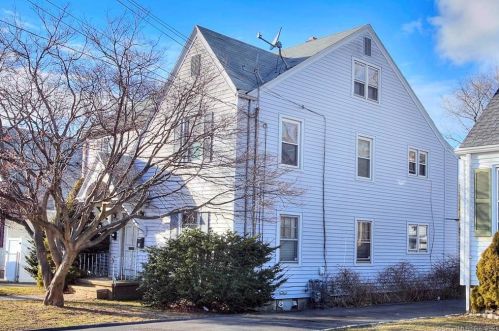 85 Rose St, Bridgeport, CT 06610-1724