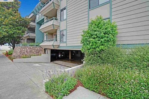 2077 Washington Ave, San Leandro CA  94577-5866 exterior
