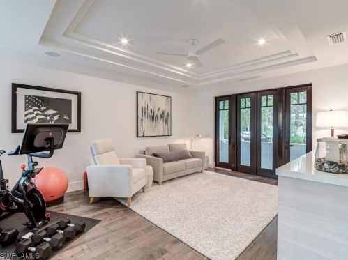 336 1st Ave, Naples FL  34102-5905 exterior
