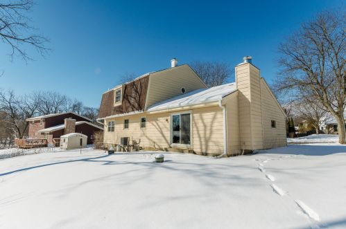2707 Lancaster Dr, Waukesha, WI 53188-1344
