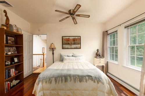 10 Osage Dr, Crotonville NY  10562-3815 exterior