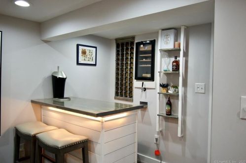 59 Carriage Dr, Wallingford CT 06492-3111 exterior