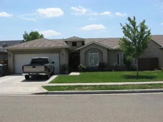 5378 Eugenia Ave, Fresno, CA 93725-1883