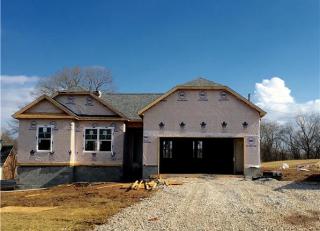 777 Redwood Cir, Columbia, TN 38401-6037