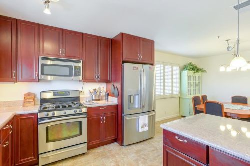 271 Goodwin Dr, San Bruno CA  94066-1660 exterior