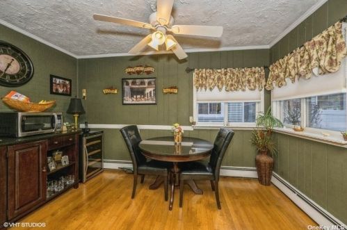 3691 Prairie Path, Bethpage NY  11714-4021 exterior