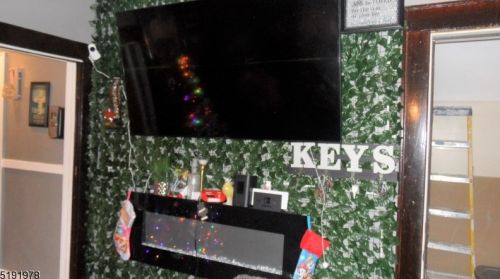 35 Oak Ave, Irvington NJ 07111-3851 exterior