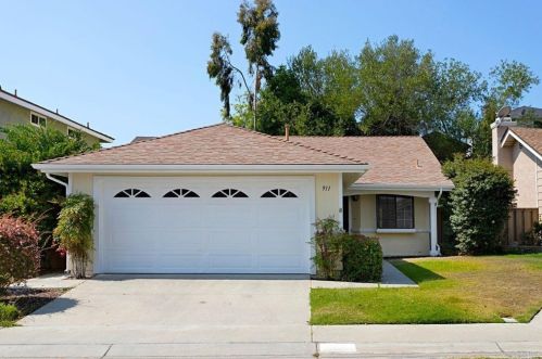 911 Concord Ct, Vista CA  92081-8925 exterior