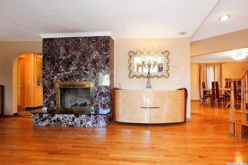 508 Wolf Hill Rd, Huntington Station NY  11746-5725 exterior