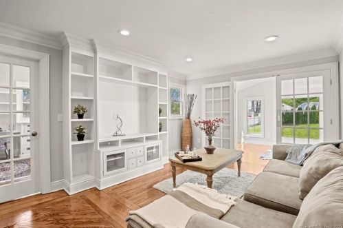 26 Bonheur Rd, Bridgeport CT  06611-3404 exterior