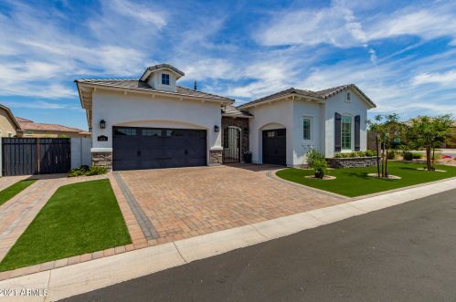 4526 Fountain St, Mesa, AZ 85205