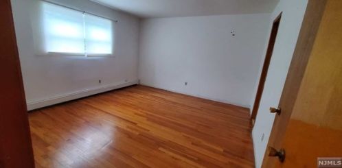 417 2nd St, Palisades Park NJ  07650-1701 exterior