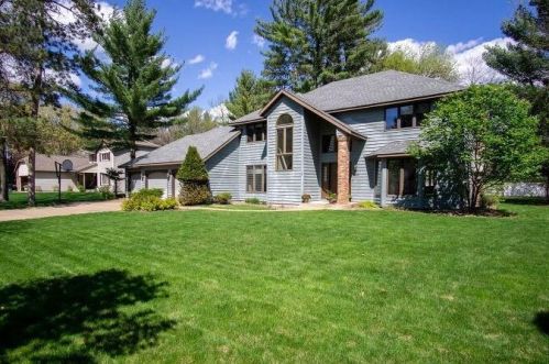 3383 Evergreen Ln, Eau Claire, WI 54701-5912