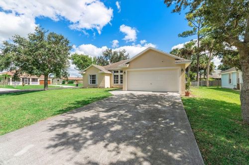 2655 Ace Rd, Fort Pierce, FL 34953-2816