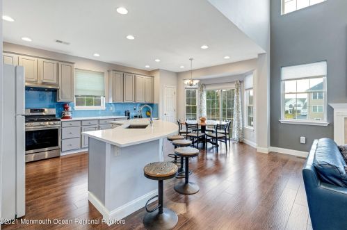 139 Princeton Oval, East Freehold NJ  07728-5338 exterior